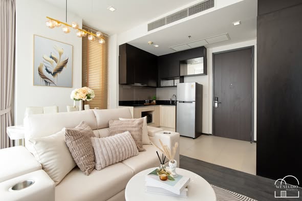 bedroom and living room of The Edge Sukhumvit 23
