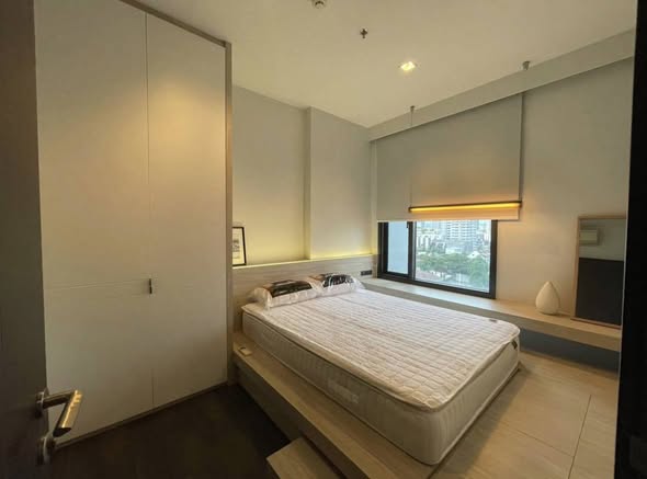 bedroom and room interior of The Edge Sukhumvit 23