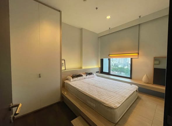 bedroom and room interior of The Edge Sukhumvit 23