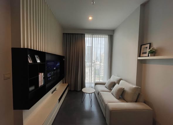living room of The Edge Sukhumvit 23