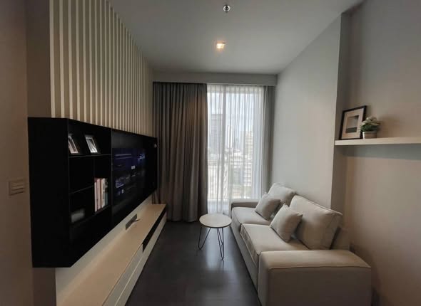 living room of The Edge Sukhumvit 23