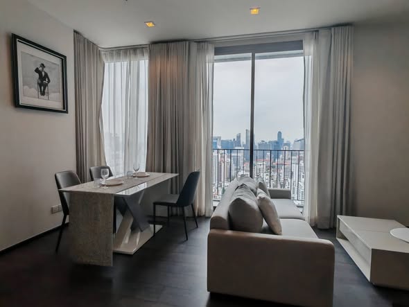 living room of The Edge Sukhumvit 23