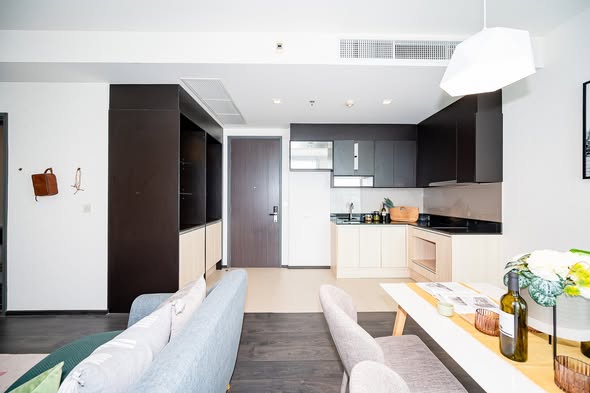 living room of The Edge Sukhumvit 23