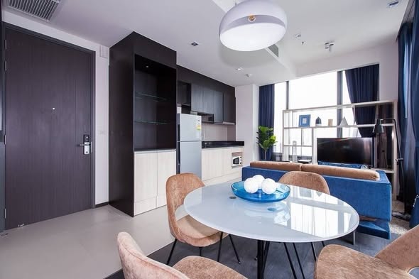 living room and room interior of The Edge Sukhumvit 23