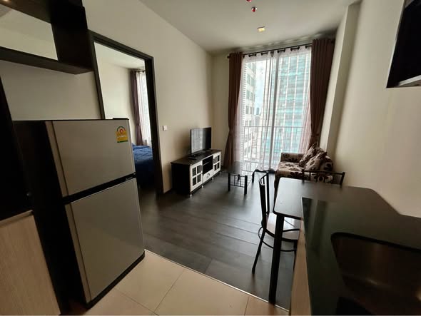 living room and room interior of The Edge Sukhumvit 23