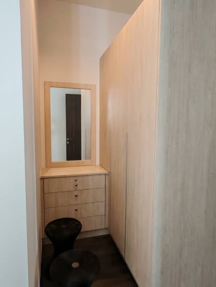 room interior and bathroom of The Edge Sukhumvit 23