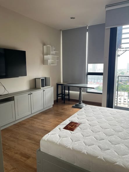 bedroom of The Editor Saphan Khwai