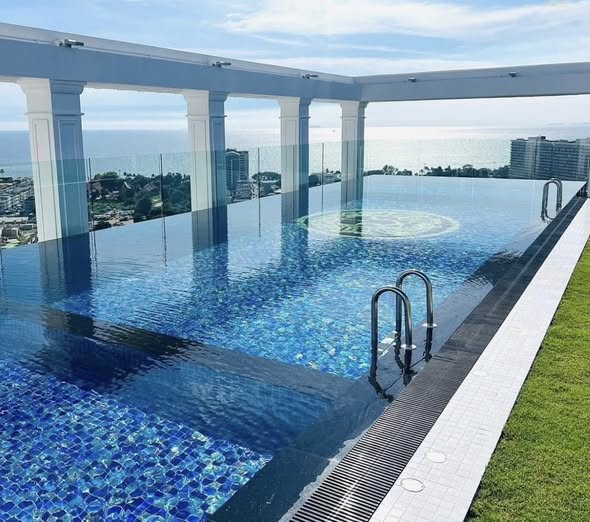 pool of The Empire Tower Pattaya ดิ เอ็มไพร์ ทาวเวอร์ พัทยา