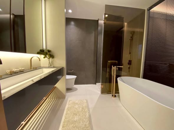 bathroom of The Estelle Phrom Phong