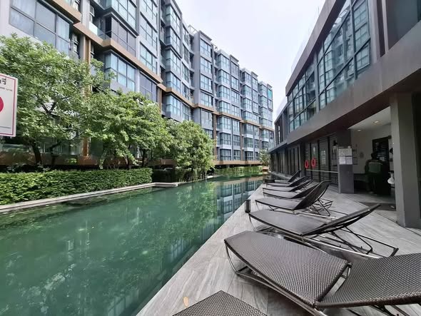 pool of The Excel Hideaway Sukhumvit 71