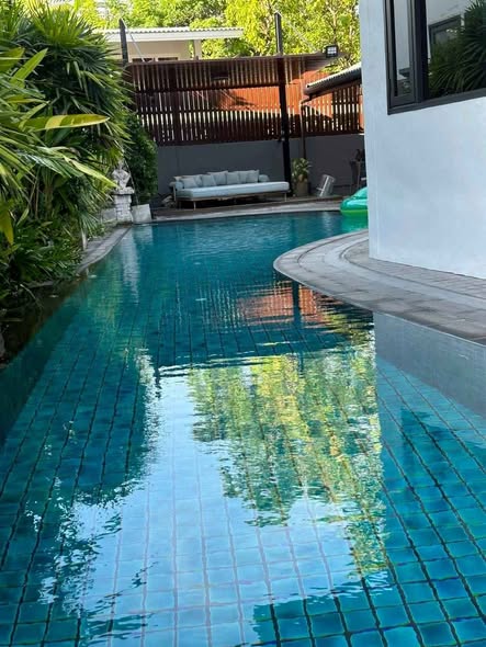 pool of The Executive House ႁိူၼ်း