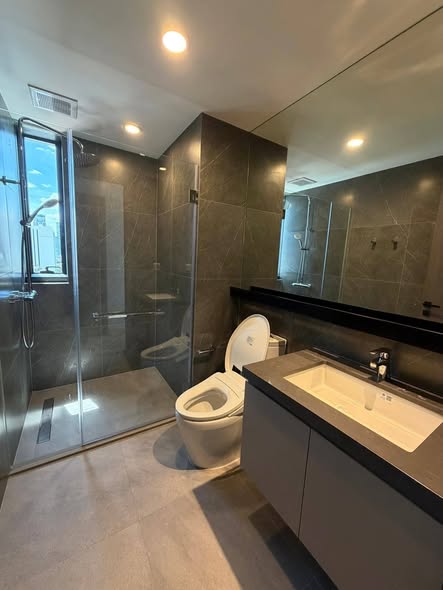 bathroom of THE EXTRO Phayathai-Rangnam
