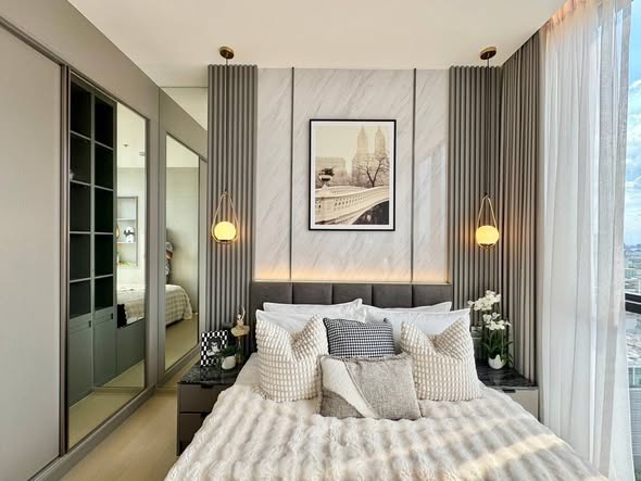 bedroom and living room of THE EXTRO Phayathai-Rangnam
