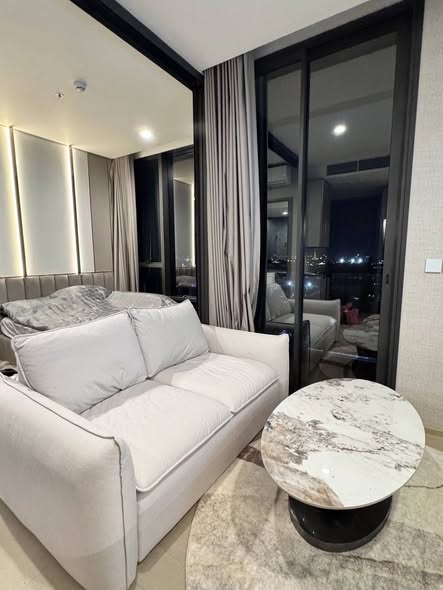 bedroom and living room of THE EXTRO Phayathai-Rangnam
