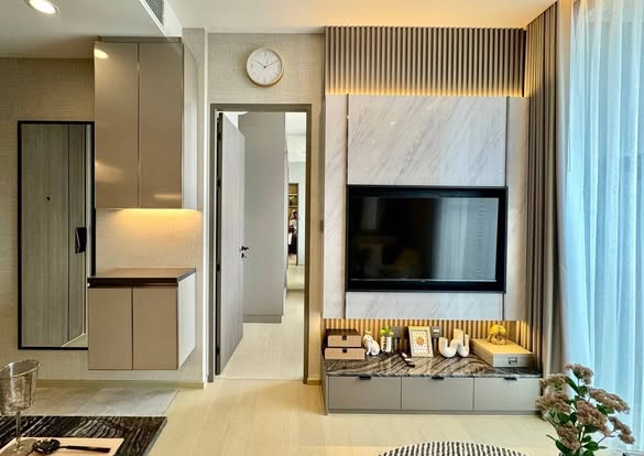 living room and bedroom and bathroom of THE EXTRO Phayathai-Rangnam