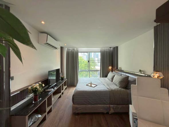 bedroom of The Fortynine Plus 2
