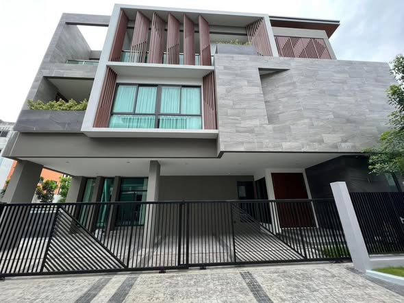The Gentry Phatthanakan – เดอะ เจนทริ พัฒนาการ