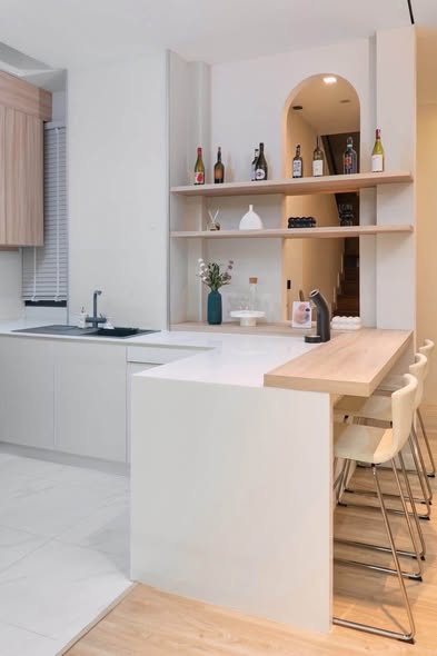 bathroom and kitchen of เดอะ เจนทริ สุขุมวิท (THE GENTRY SUKHUMVIT 101)