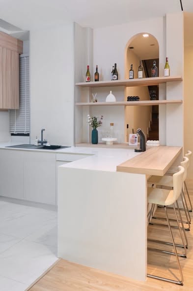 bathroom and kitchen of เดอะ เจนทริ สุขุมวิท (THE GENTRY SUKHUMVIT 101)