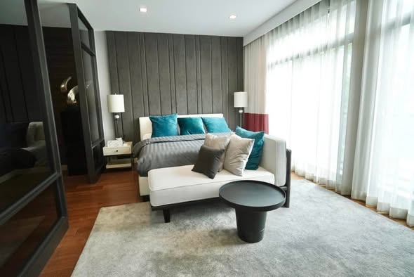 bedroom and living room of เดอะ เจนทริ สุขุมวิท (THE GENTRY SUKHUMVIT 101)