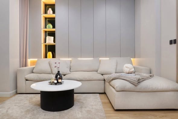 bedroom and living room of เดอะ เจนทริ สุขุมวิท (THE GENTRY SUKHUMVIT 101)