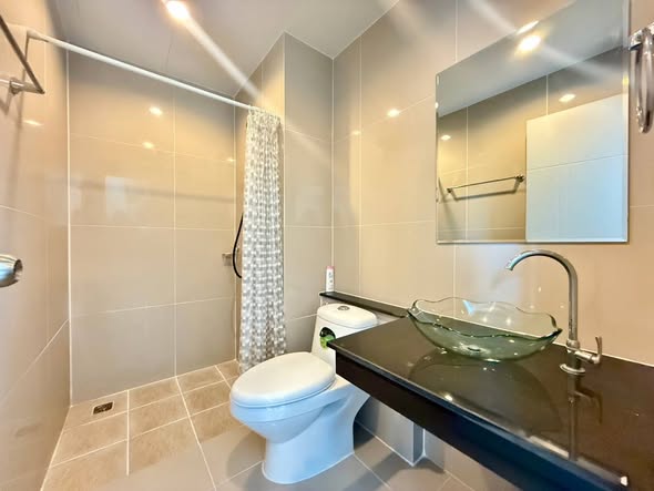 room interior and bathroom of The Grand Jomtien Pattaya Beach
