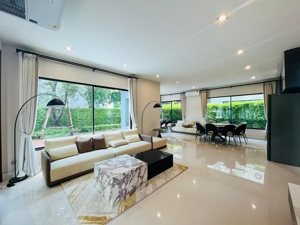 bedroom and living room of เดอะ แกรนด์ ลักซ์ บางนา-สวนหลวง THE GRAND LUX BANGNA- SUANLUANG
