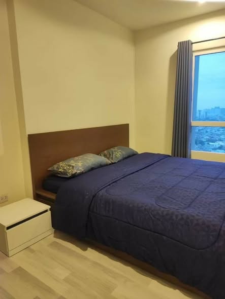 bedroom of The Key Sathon-Charoen Rat