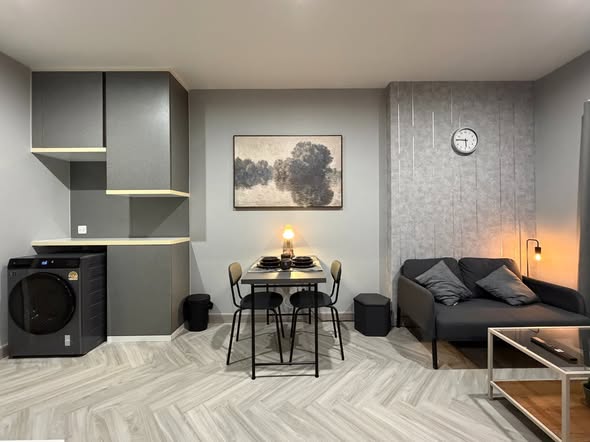 living room and room interior of The Key Sathon-Charoen Rat