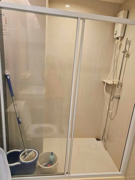 room interior and bathroom of The Key Sathon-Charoen Rat