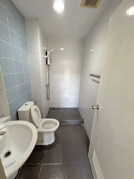 bathroom of The Kith Plus Sukhumvit 113