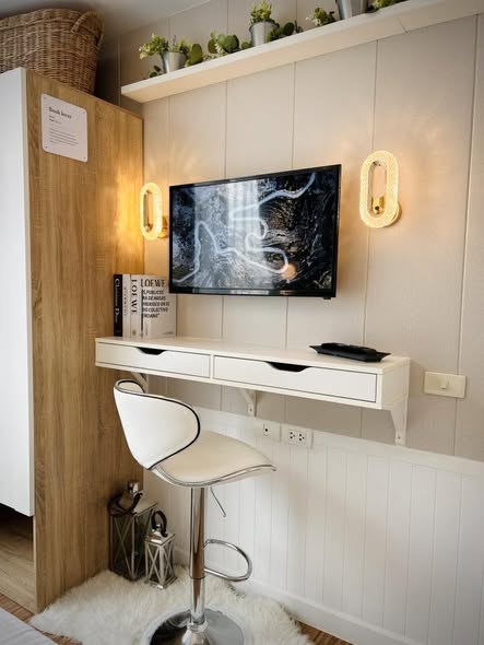 bathroom of The Kris Express 2