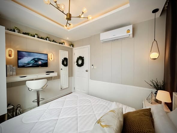bedroom of The Kris Express 2