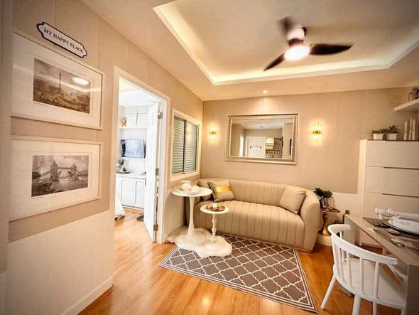 living room of The Kris Express 2