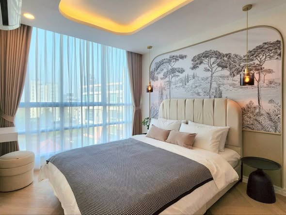 bedroom of The Kris Extra 4