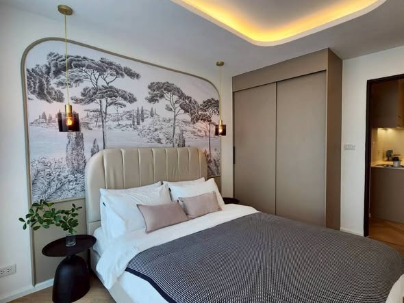 bedroom of The Kris Extra 4