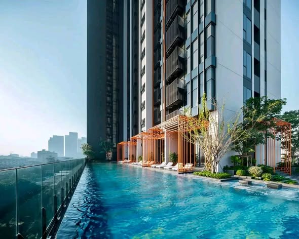pool of THE LINE Sukhumvit 101