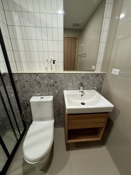 bathroom of The Line Vibe เดอะ ไลน์ ไวบ์
