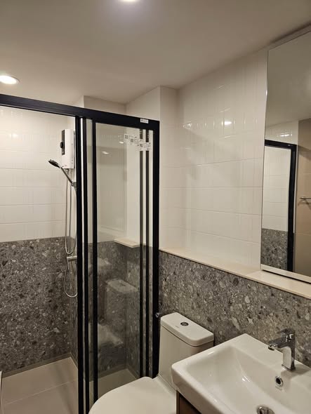 room interior and bathroom of The Line Vibe เดอะ ไลน์ ไวบ์