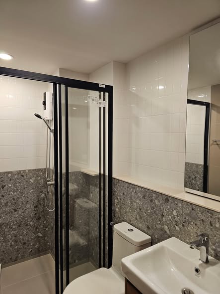 room interior and bathroom of The Line Vibe เดอะ ไลน์ ไวบ์