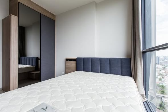 bedroom of THE LINE Wongsawang