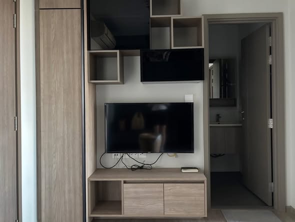 bedroom and room interior of THE LINE Wongsawang