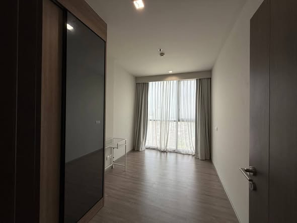bedroom and room interior of THE LINE Wongsawang