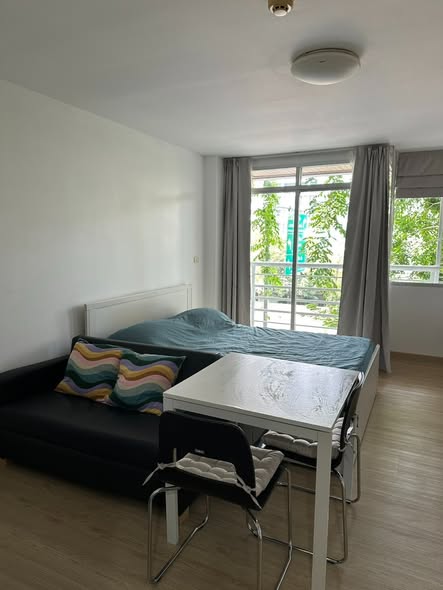 bedroom and living room of The Link Sukhumvit 50