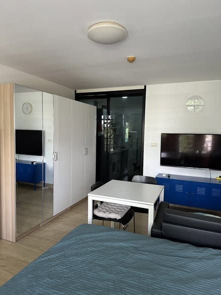 bedroom and room interior of The Link Sukhumvit 50