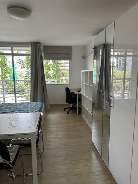 room interior of The Link Sukhumvit 50