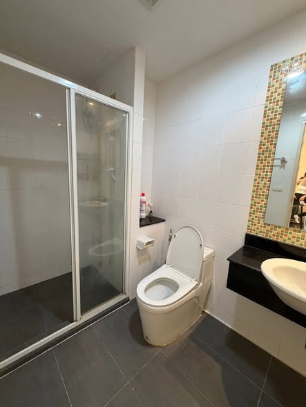 bathroom of The Link Sukhumvit64