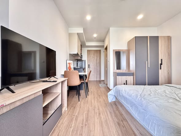 bedroom and room interior of The LIVIN Phetkasem