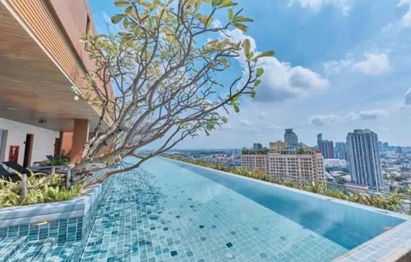 pool of The Lofts Ekkamai