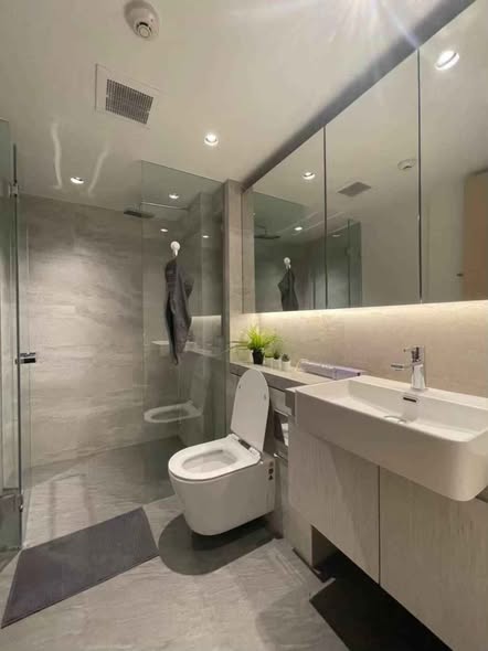 bathroom of The Lofts Silom by Raimon Land